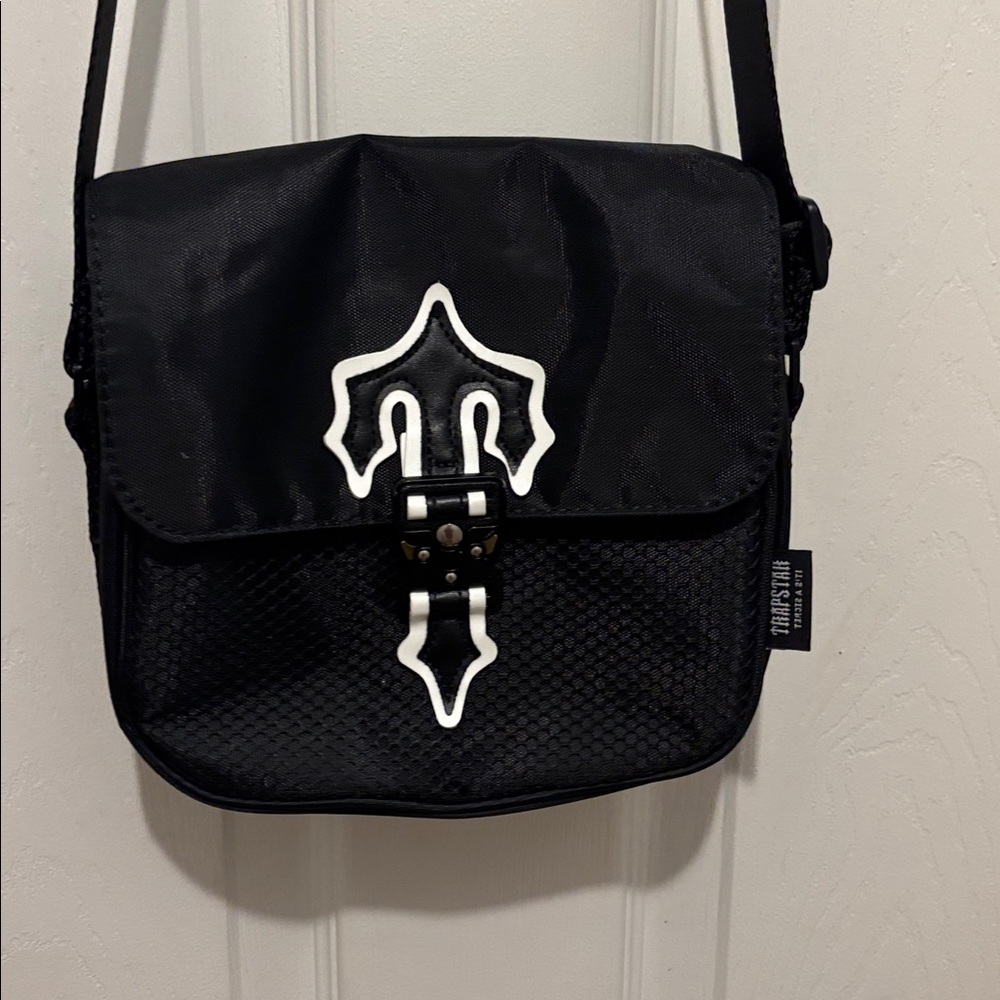 Trapstar Irongate T Crossbody Bag - Picture 2 of 9